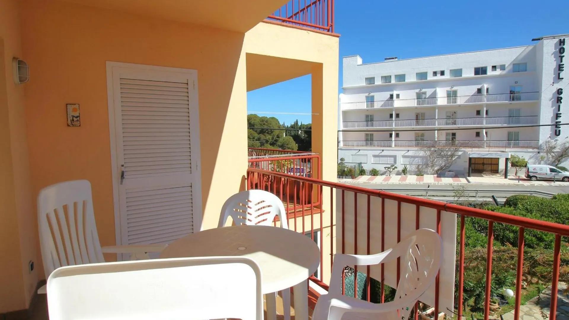 Girona II 1-4 Porta 8 - Apartamento Enfrente De La Playa Grifeu. - Es-228-63 Llança Apartmán
