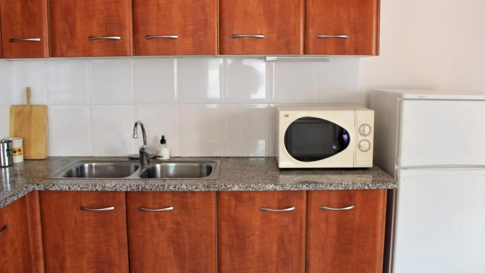 Girona II 1-4 Porta 8 - Apartamento Enfrente De La Playa Grifeu. - Es-228-63 location