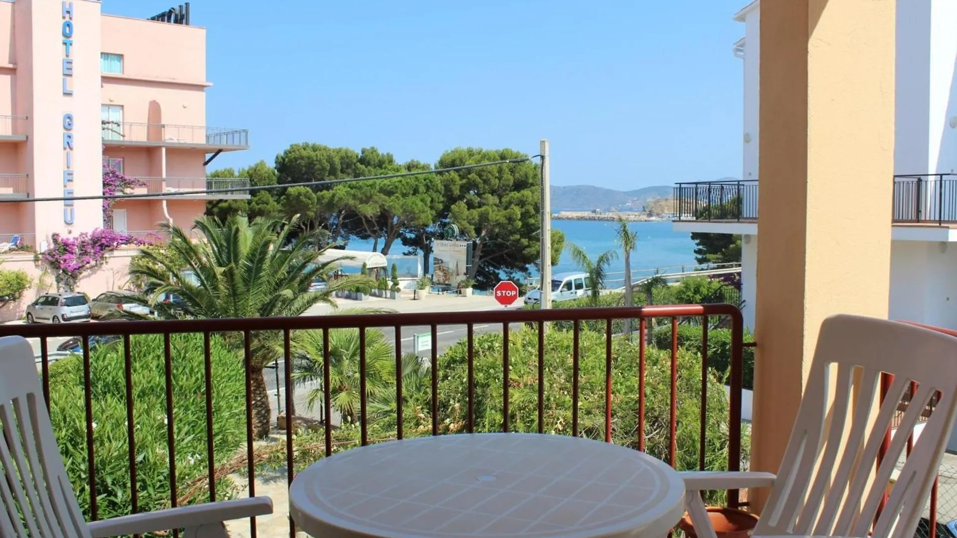 Girona II 1-4 Porta 8 - Apartamento Enfrente De La Playa Grifeu. - Es-228-63 Llança